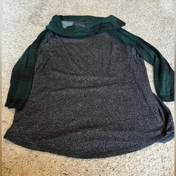 Maurice’s black and green top - Picture 1 of 2